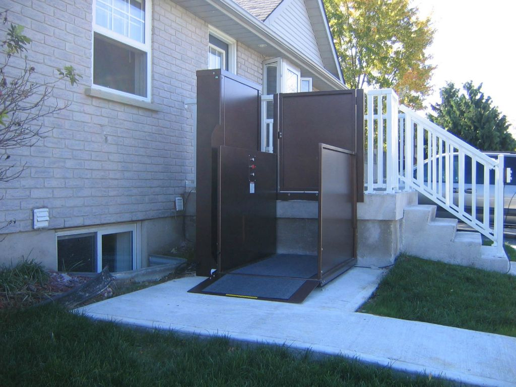 outdoor wheelchair lift