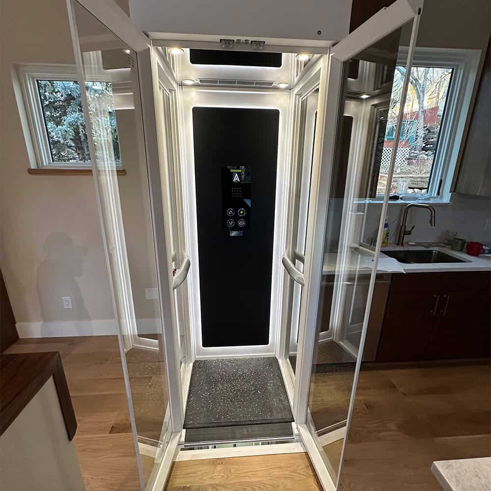 Comparison of a conventional home elevator and a shaftless home elevator